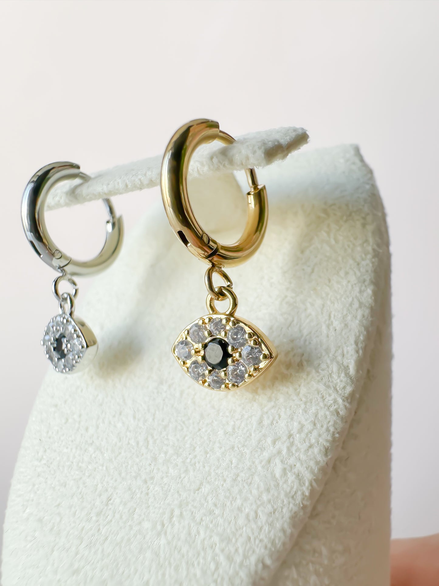 Mono Hoop Mati pendente