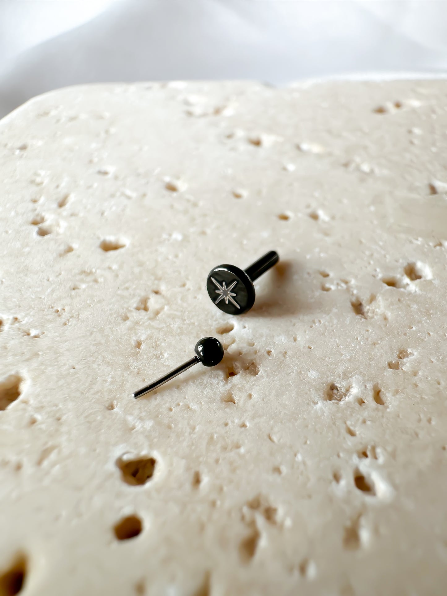 Piercing Soleil Midnight titanio