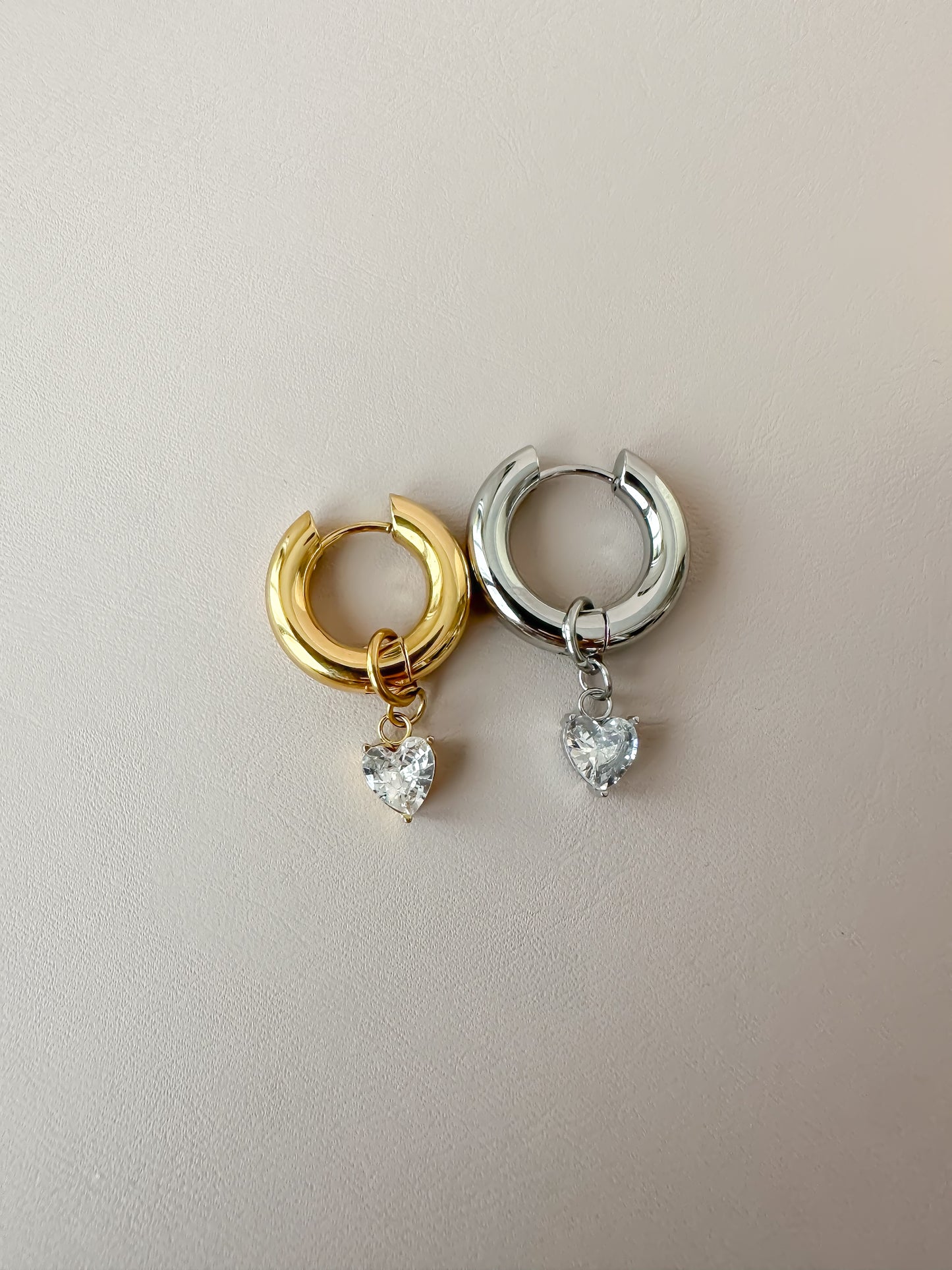 Mono Hoop Heart pendente