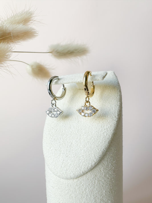 Mono Hoop Kiss pendente